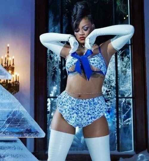 Rihanna İce 1  nude photo
