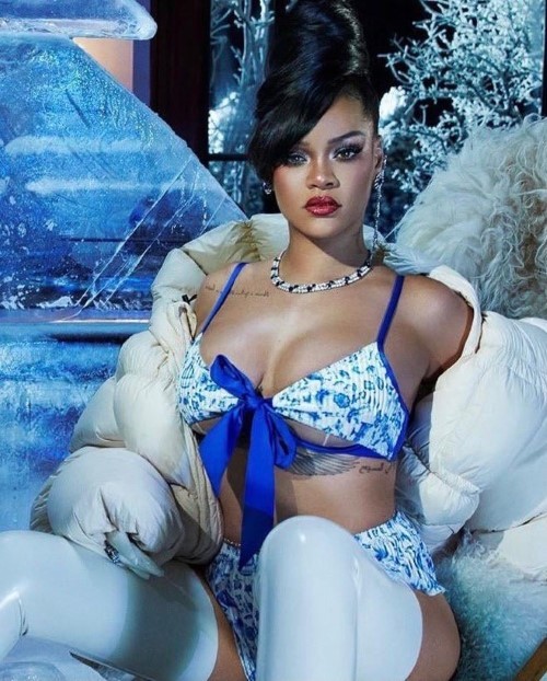 Rihanna İce 4  nude photo