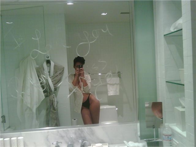 Rihanna Leaked Cell Phone Nudes  nude photo
