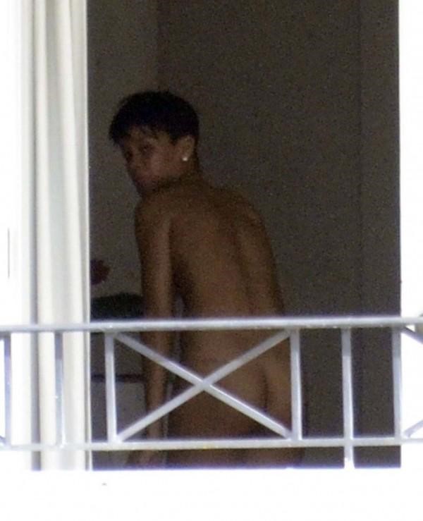 Rihanna Leaked Naked  nude photo