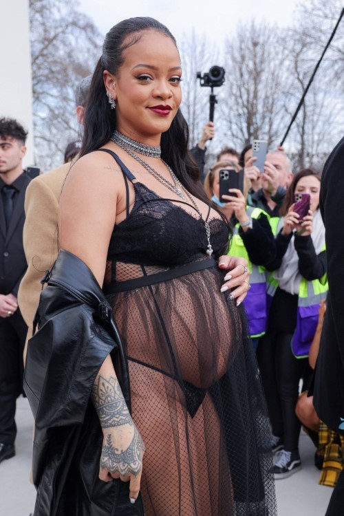 Rihanna Leaving Dior Fashion Show Paris (2022) 1  nude photo