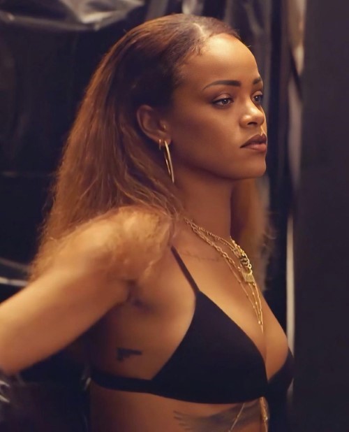 Rihanna Looking Perfect(1)  nude photo