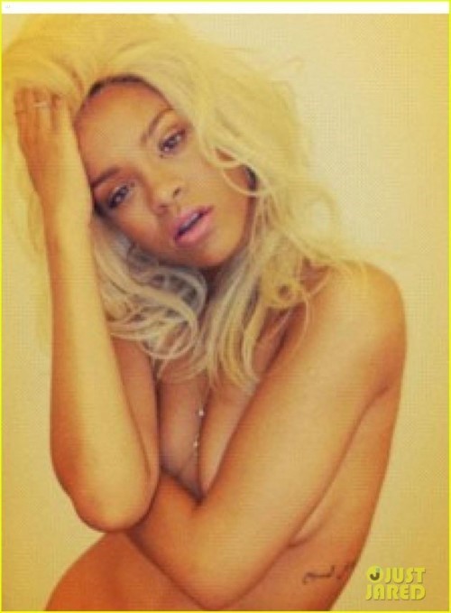 Rihanna Naked Instagram  nude photo