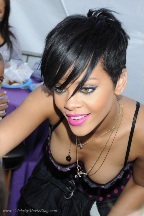 Rihanna Nip Slip  nude photo