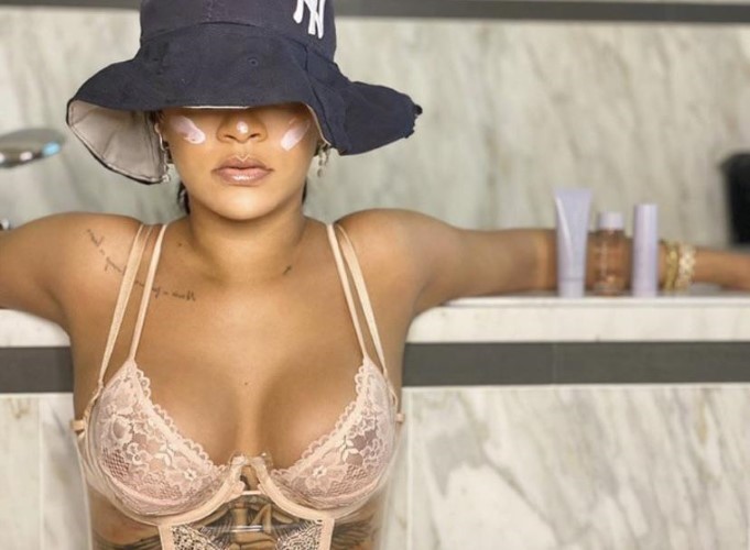 Rihanna Nipples See Through  nude photo
