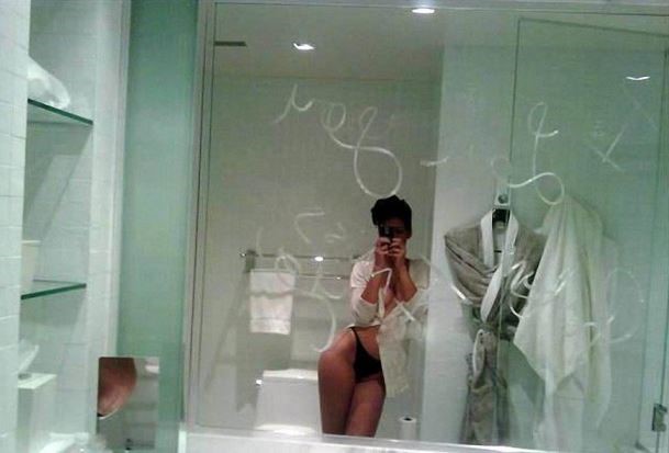 Rihanna Nude Ass  nude photo