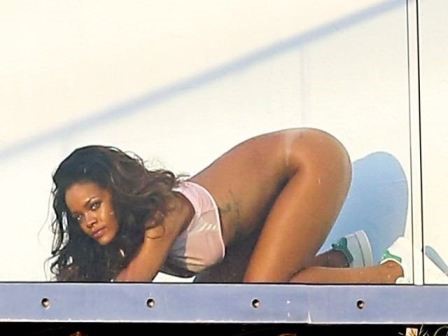 Rihanna Nude Pics  nude photo