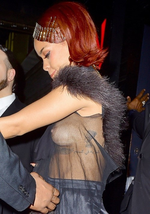 Rihanna Nude Topless Sexy Naked Xxx Pics (19)  nude photo