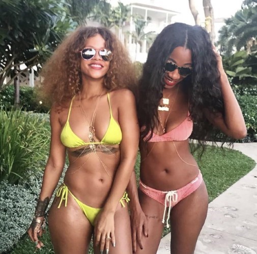 Rihanna Perfect Body(4)  nude photo