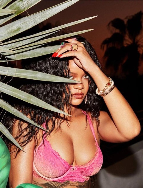 Rihanna Posing Behind Some Leaves  nude photo