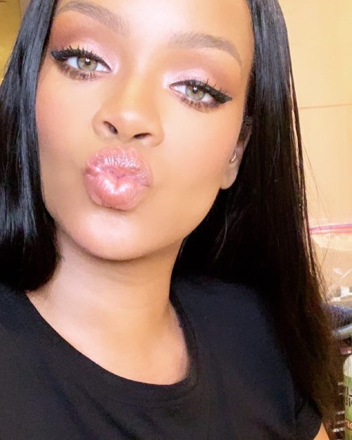 Rihanna Pretty Eyes And Lips  nude photo