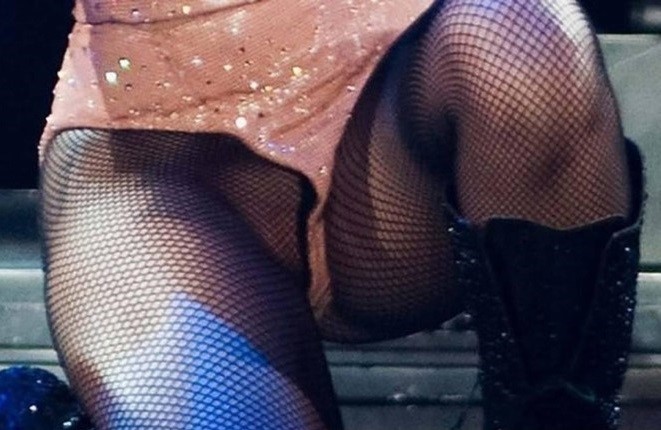 Rihanna Pussy Upskirt Leaked  nude photo