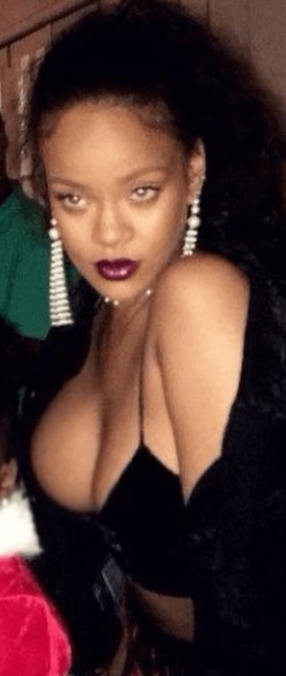 Rihanna Queen 1  nude photo