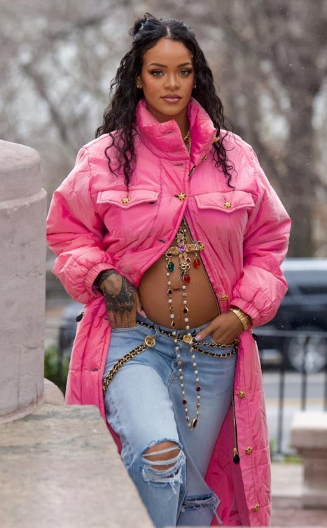 Rihanna She’s Going To Be An Incredible MILF  nude photo