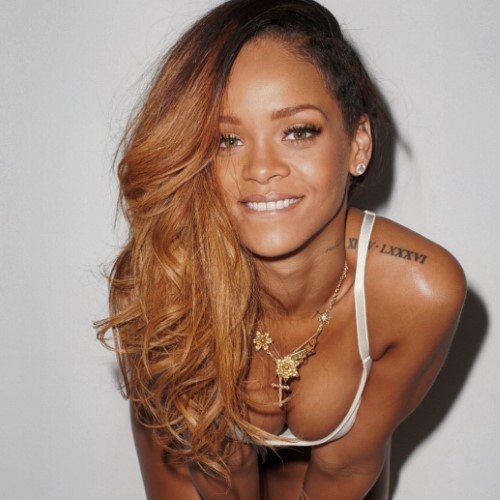 Rihanna Smile  nude photo