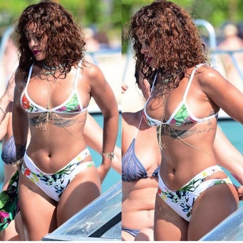 Rihanna Smokin Bod  nude photo