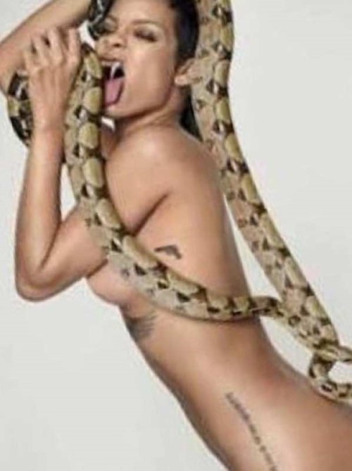 Rihanna Snake  nude photo