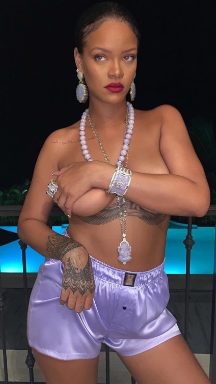 Rihanna Still Can’t Get Over Her Beauty  nude photo