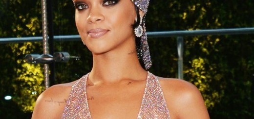 Rihanna Titty Photo 520x  nude photo