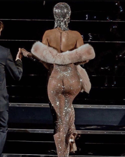 Rihanna What A Moment What A View  nude photo