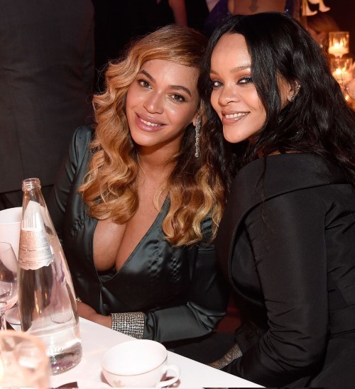Rihanna With Beyoncé  nude photo