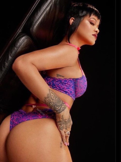 Rihanna Wow 2  nude photo