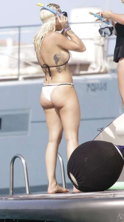 Rita Ora Cake  nude photo