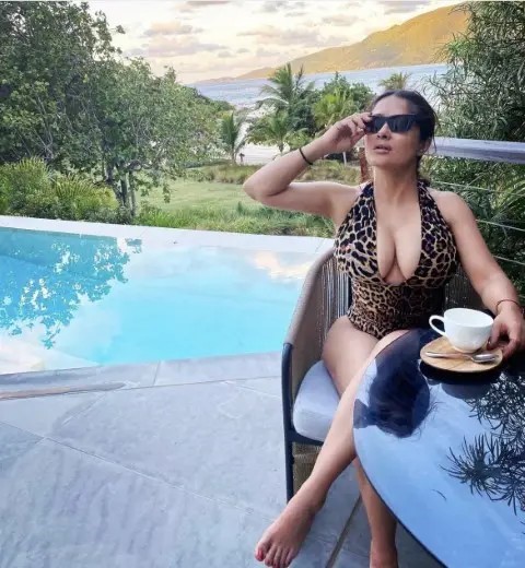 Salma Hayek And Those Giant Milf Jugs  nude photo
