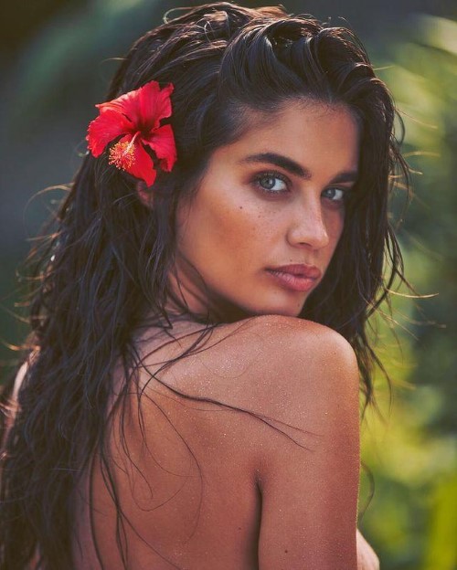 Sara Sampaio  nude photo