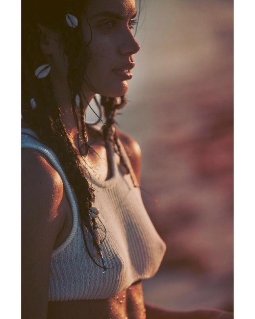 Sara Sampaio  nude photo