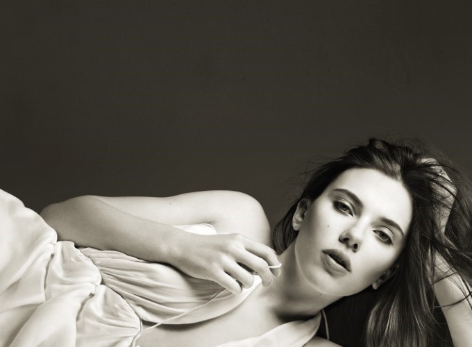 Scarlett Johansson Black White  nude photo