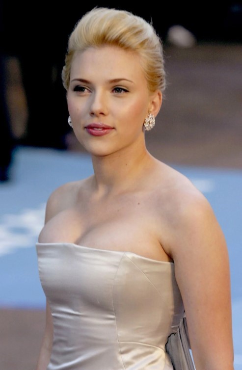 Scarlett Johansson Blonde And Bare Shouldered  nude photo