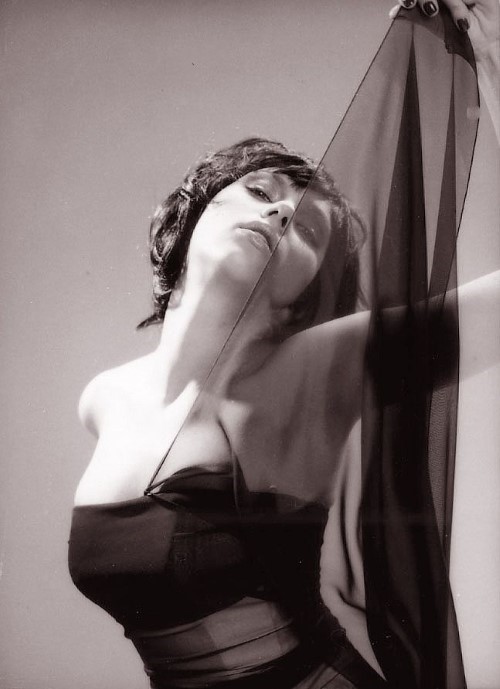 Scarlett Johansson Dramatic  nude photo