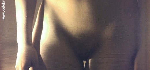 Scarlett Johansson Nude Pussy Close Up 520x  nude photo