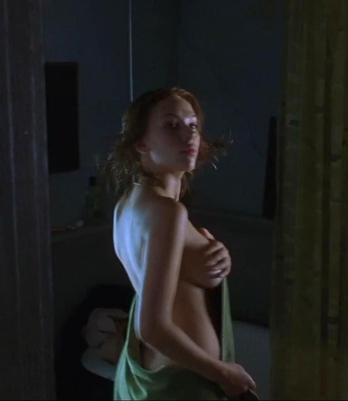 Scarlett Johansson in the movie A Love Song for Bobby Long (2004) 6  nude photo