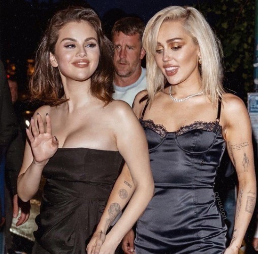 Selena Gomez And Miley Cyrus  nude photo