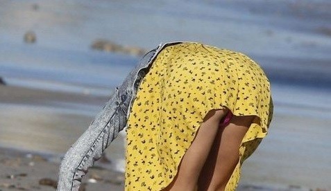 Selena Gomez Beach Upskirt  nude photo