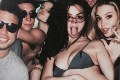 Selena Gomez Bikini Vacation Pics  nude photo