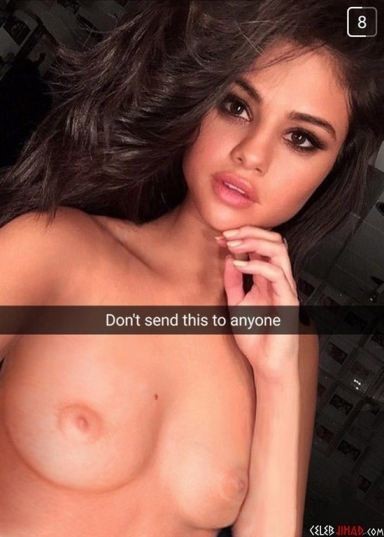 Selena Gomez Nude Snapchat Photo Leaked  nude photo