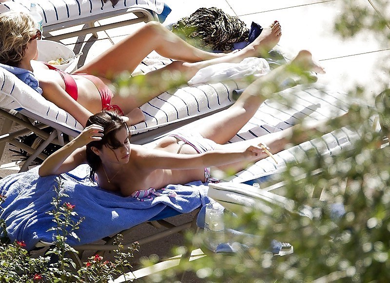 Selena Gomez Topless Sexy Tits Leaked Celebrity  nude photo