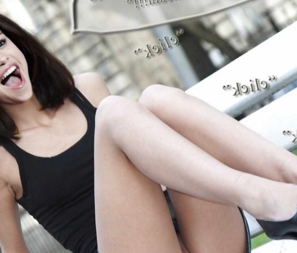 Selena Gomez Upskirt  nude photo