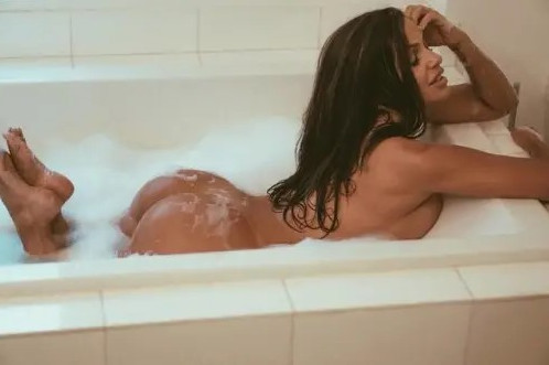 Sexiest Actress Perfect Booty Naked Bath  nude photo