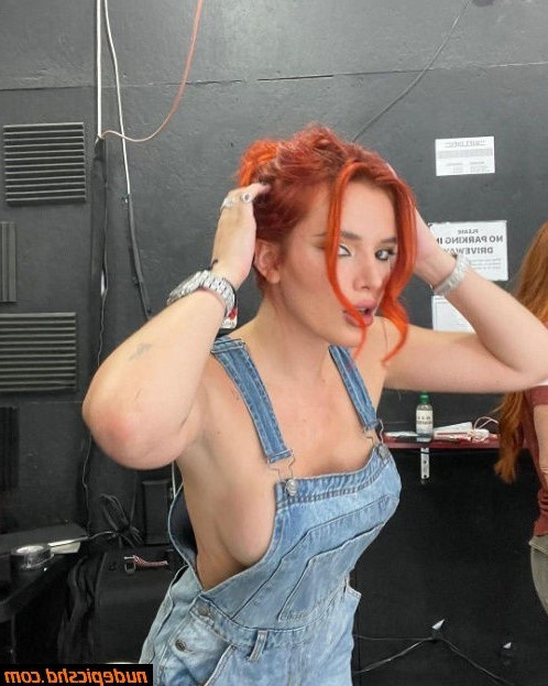 Sexy Actress Bella Thorne  nude photo