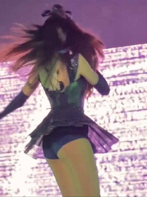 Sexy Celebrity Madison Beer Hot Ass  nude photo