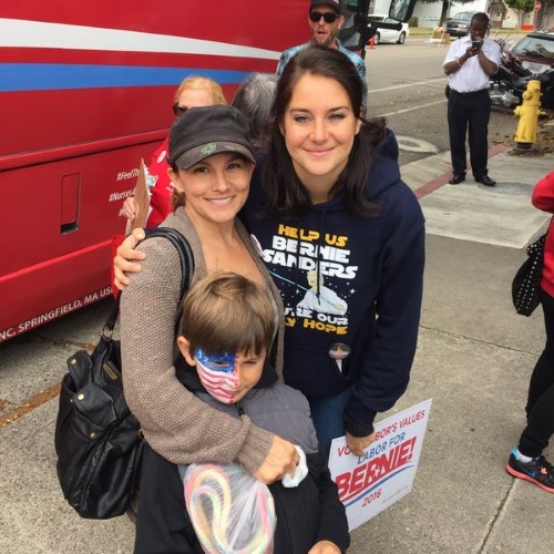 Shailene Woodley Another Shot With A Family Of Fans  nude photo