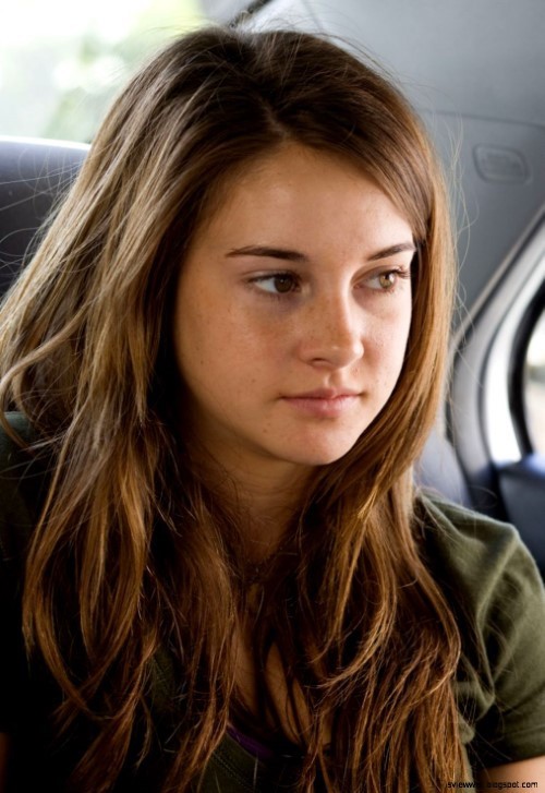 Shailene Woodley Backseat  nude photo
