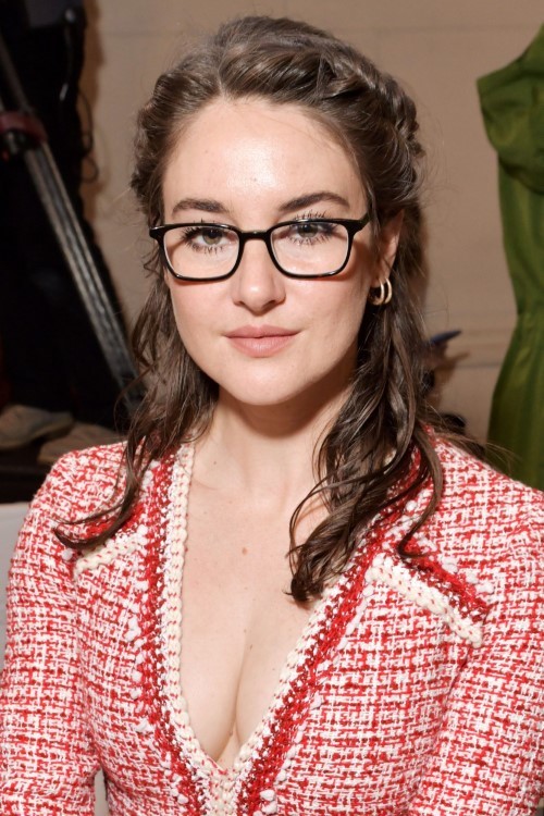 Shailene Woodley Cute  nude photo