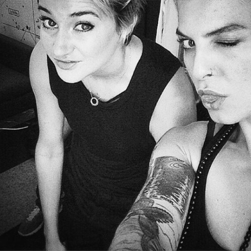 Shailene Woodley Dork  nude photo