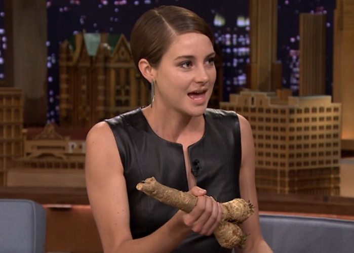 Shailene Woodley Firm Grip  nude photo