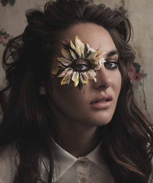 Shailene Woodley Floral  nude photo